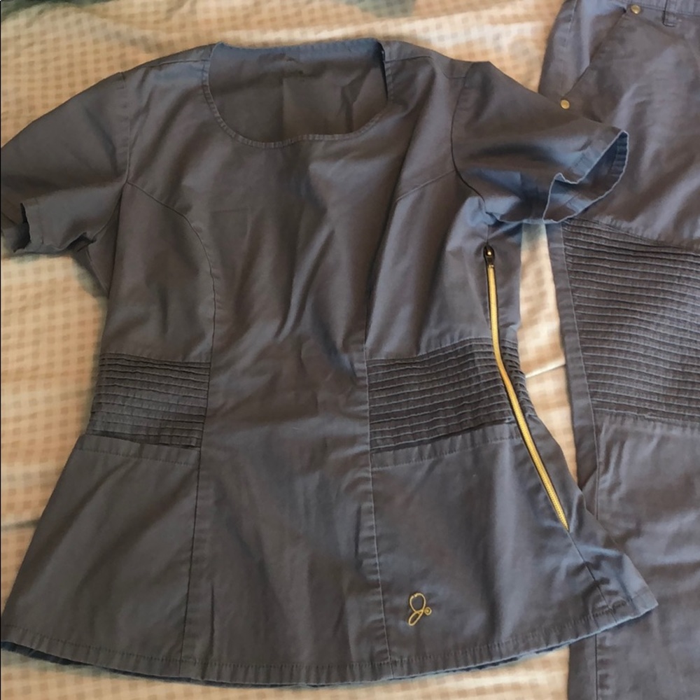 Jaanuu Grey scrub set